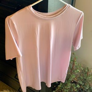 Fabletics activewear top. Lavender colored size small.